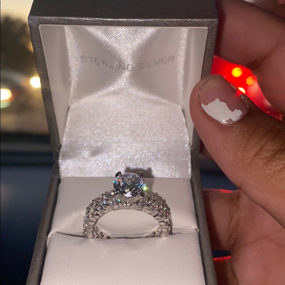 Brand new sterling silver wedding ring